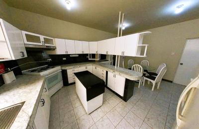 ALQUILER DE CASA EN CALLE LOS SAUCES, URB. SANTA VICTORIA